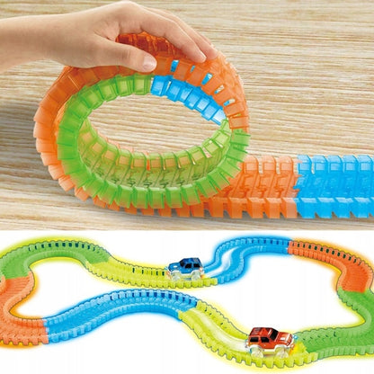 Pistă flexibilă strălucitoare Magic Tracks, 220 piese + mașinuță LED