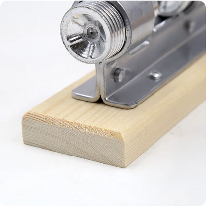 Spargator manual pentru nuci, material otel si lemn