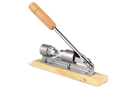 Spargator manual pentru nuci, material otel si lemn