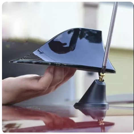 Antena auto decorativa coada de rechin