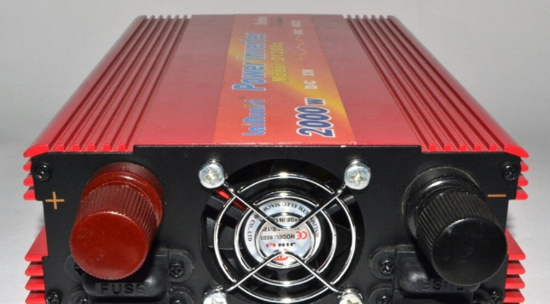 Invertor AUTO 2000W 12v-220v de tensiune