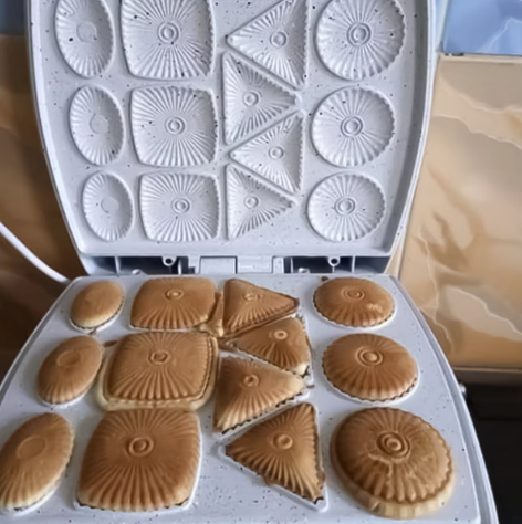 Aparat pentru copt biscuiti AORLIS AO 78242 cu Placi antiaderente