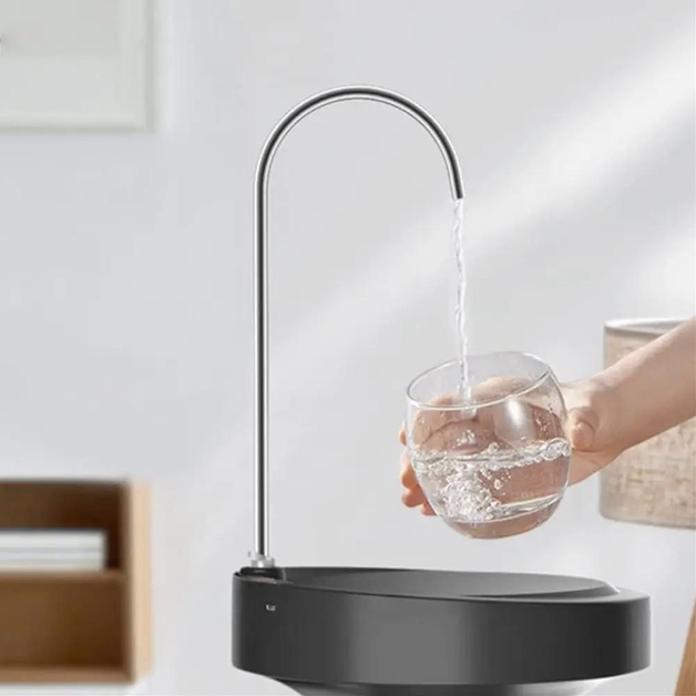 Dispenser automat pentru apa cu suport pentru pahar