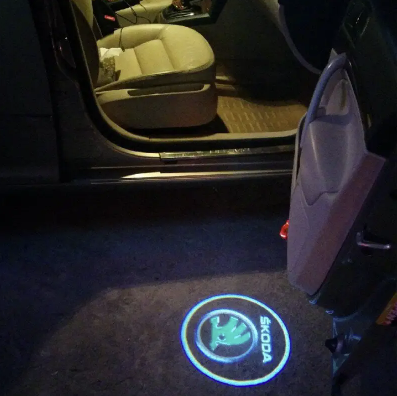 Set 2 Holograme LED cu LOGO Skoda Superb pentru Portiere