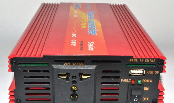 Invertor AUTO 2000W 12v-220v de tensiune