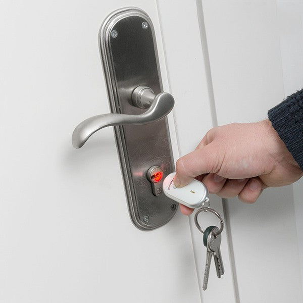 1+1 GRATIS Localizator chei tip breloc cu lanterna LED