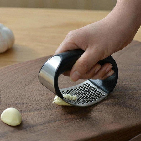 Presa manuala pentru usturoi, curbata, inox